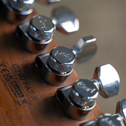 Cort G290 Fat II Cort Staggered Locking Tuners