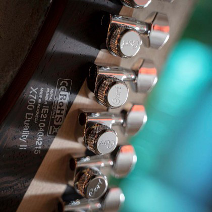 Cort X700 Duality Cort Staggered Locking Tuners