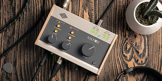 Volt 276 Rugged all metal construction & retro wood sides