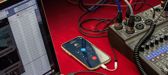 Zoom Livetrak L-8 Connect your phone for remote interviews