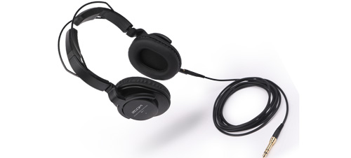 Features Zoom ZHP-1 Headphones in the Podcast Pack